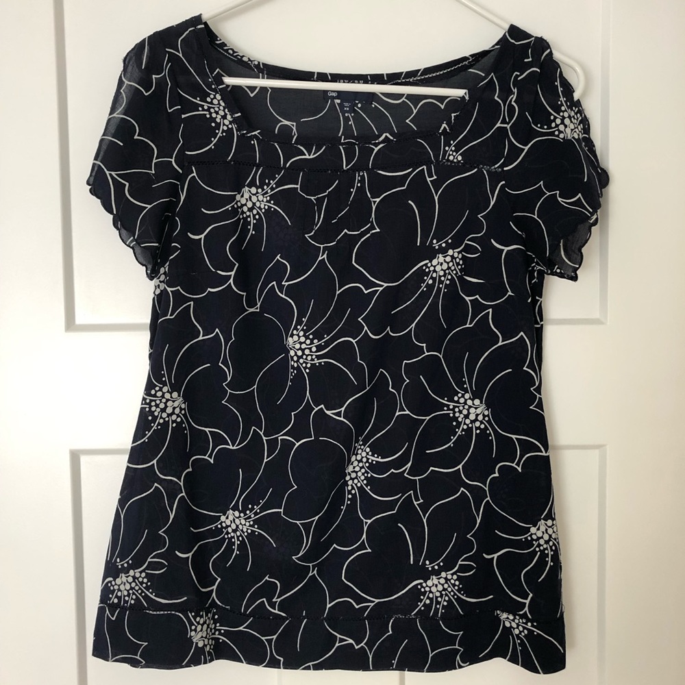 Gap Women’s Navy Top w/ White Flowers Sz X-Small
